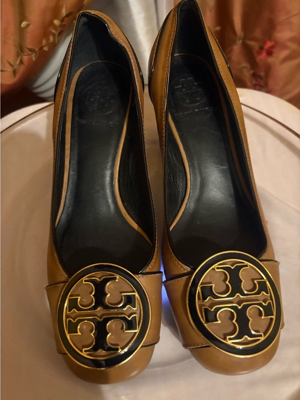 Tory Burch Brown Leather Logo Medallion Pumps